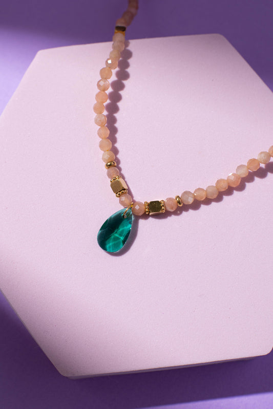 NAUJIENA! Kaklo papuošalas su saulės akmeniu (38 cm)